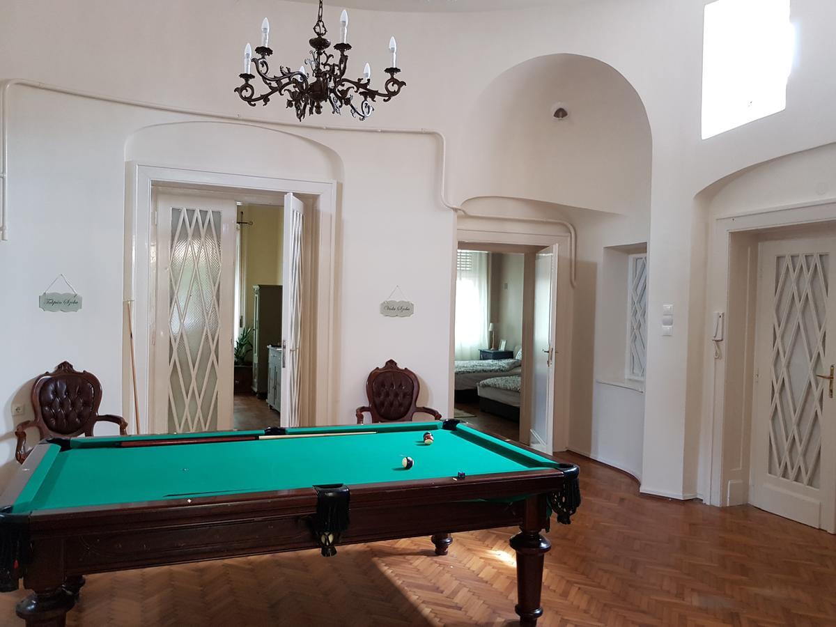 Tulipán Villa Panzió Szolnok Esterno foto