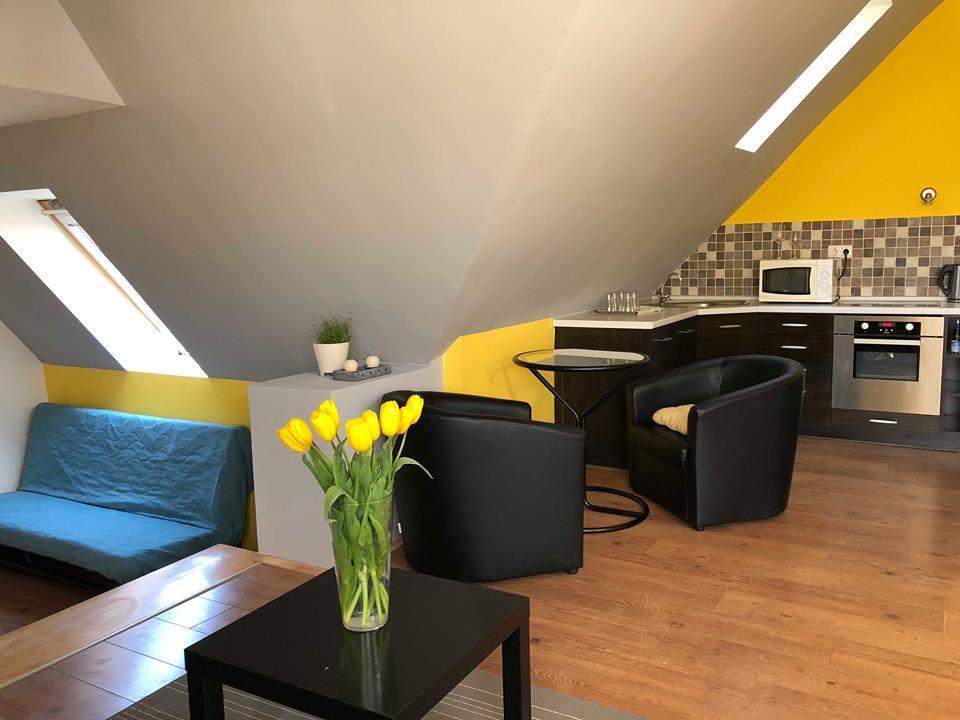 Tulipán Villa Panzió Szolnok Esterno foto