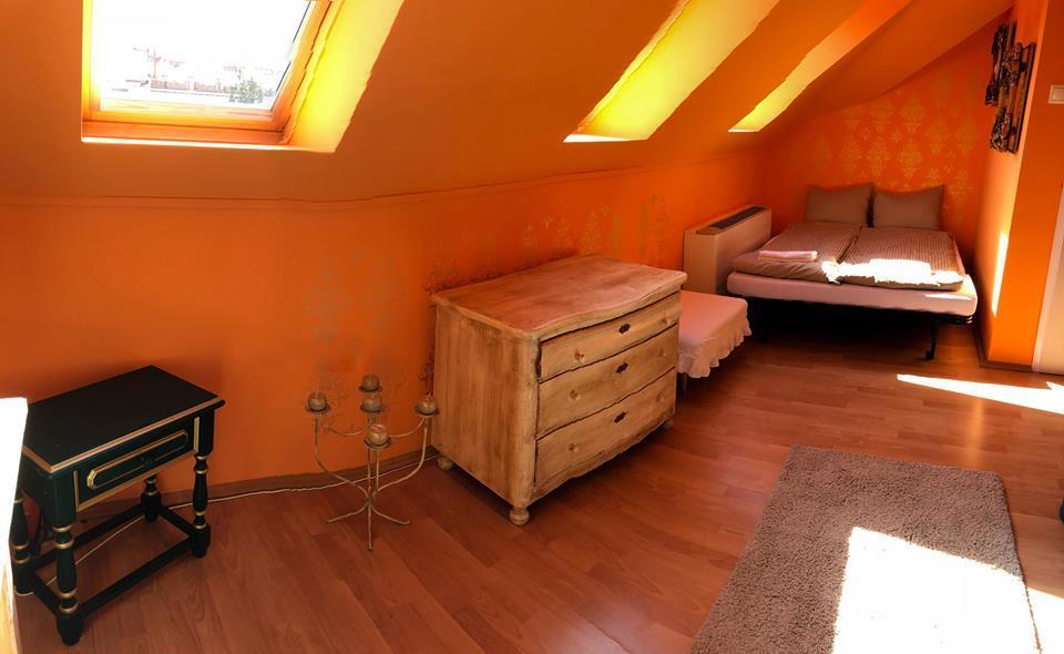 Tulipán Villa Panzió Szolnok Esterno foto